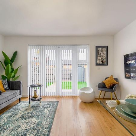 Stylish 4 Bed Family Home At Madejski, Reading University Экстерьер фото