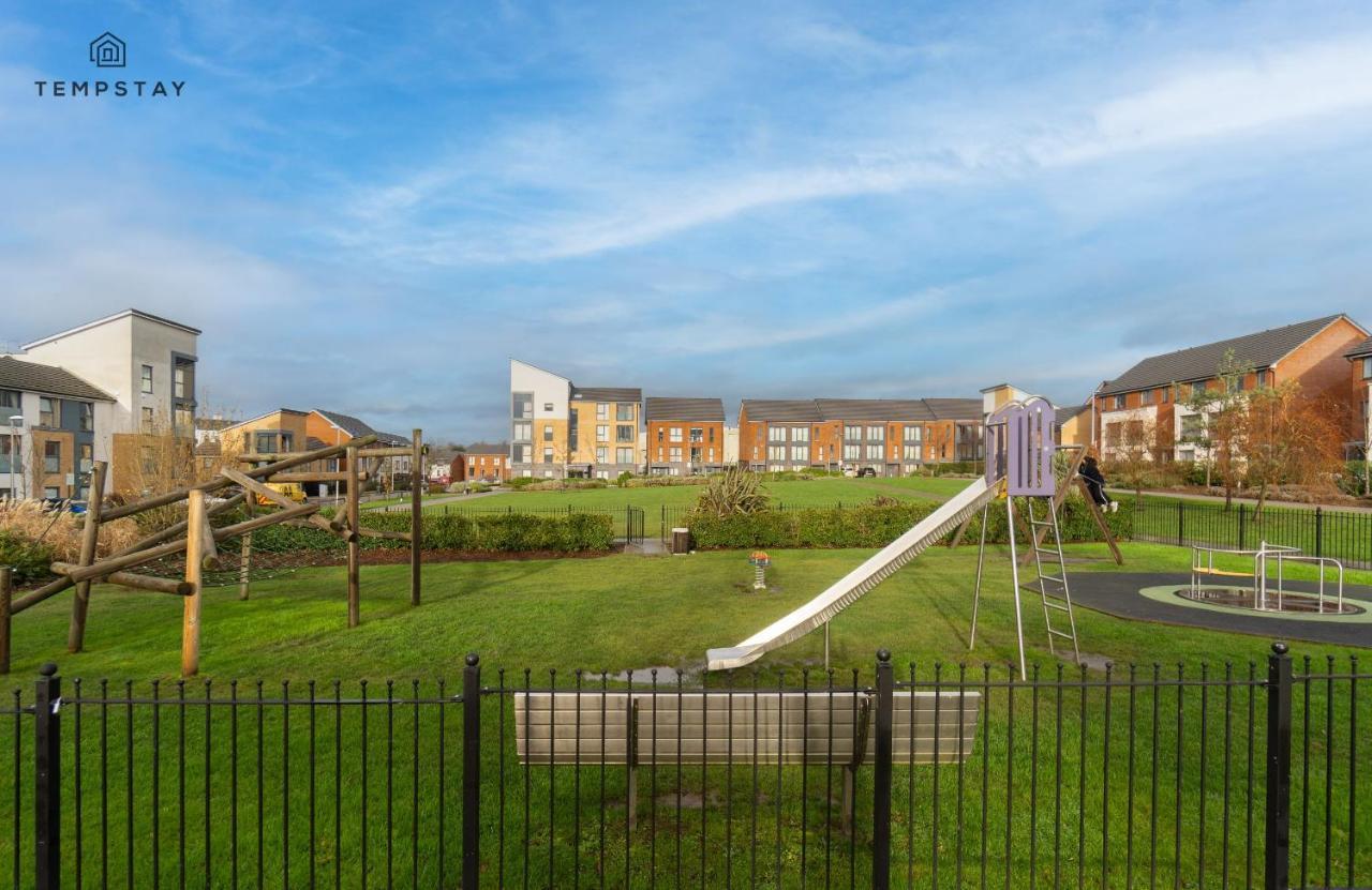 Stylish 4 Bed Family Home At Madejski, Reading University Экстерьер фото