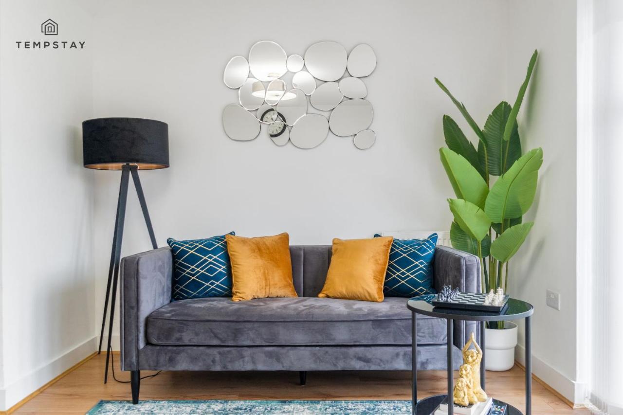 Stylish 4 Bed Family Home At Madejski, Reading University Экстерьер фото