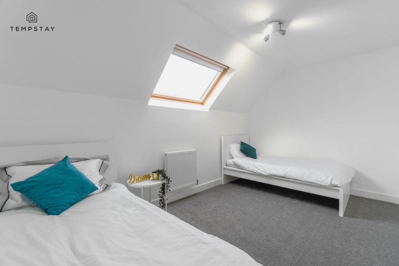 Stylish 4 Bed Family Home At Madejski, Reading University Экстерьер фото