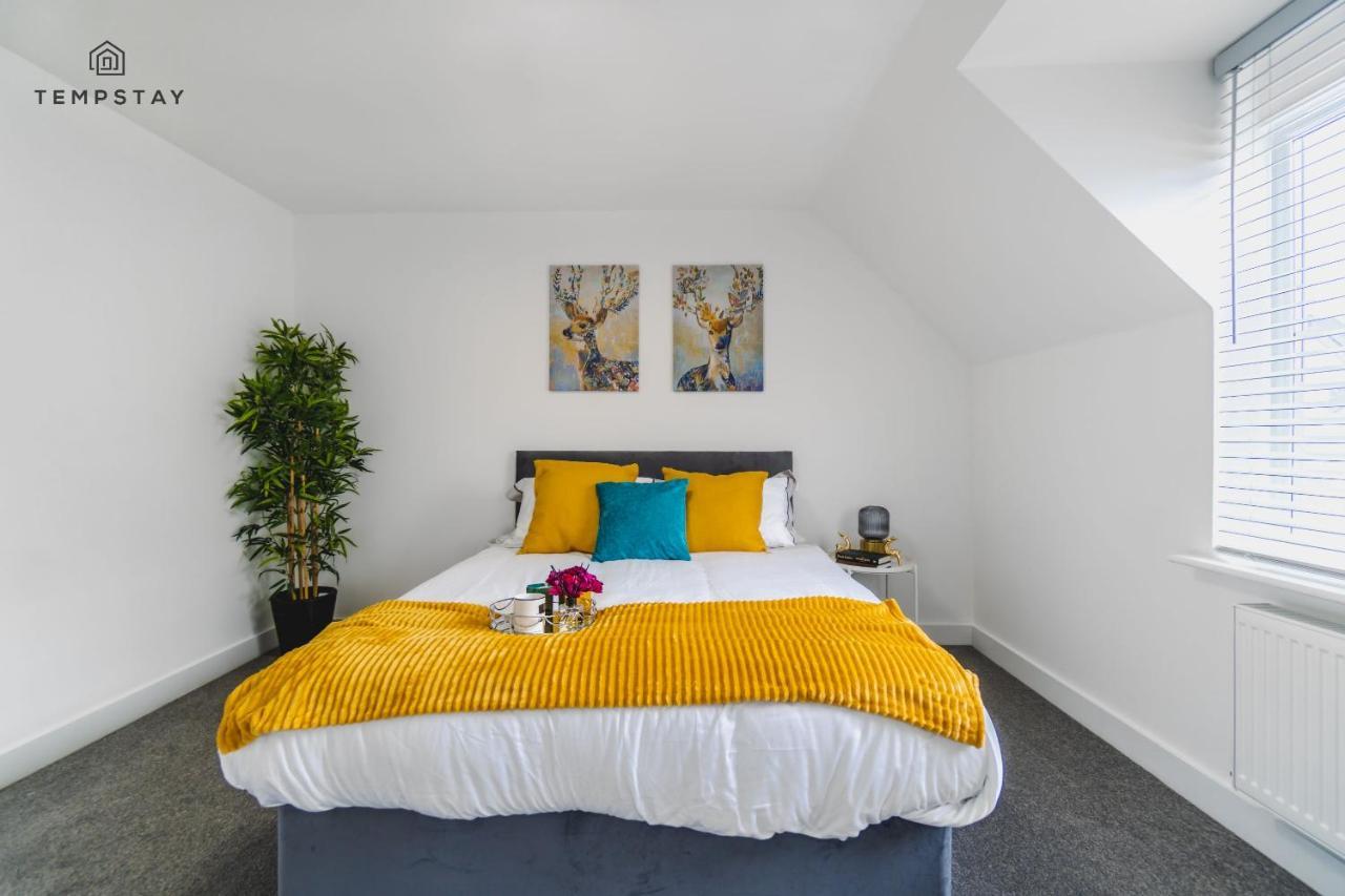 Stylish 4 Bed Family Home At Madejski, Reading University Экстерьер фото